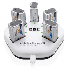 Batterioplader til fem batterier i brug med lys i hvid