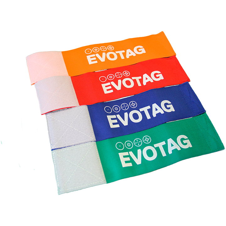 Holdarmbånd i orange, rød, blå og grøn med EVOTAG logo