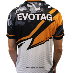 EVOTAG T-shirt bagfra med stort logo i grå, sort, hvid og orange