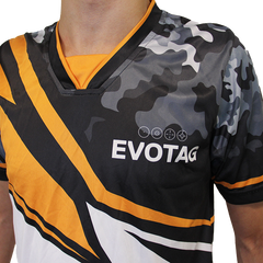 EVOTAG T-shirt med logo og design som en rigtig gamer. Gamertrøjen er til dig, der vil have den fulde oplevelse